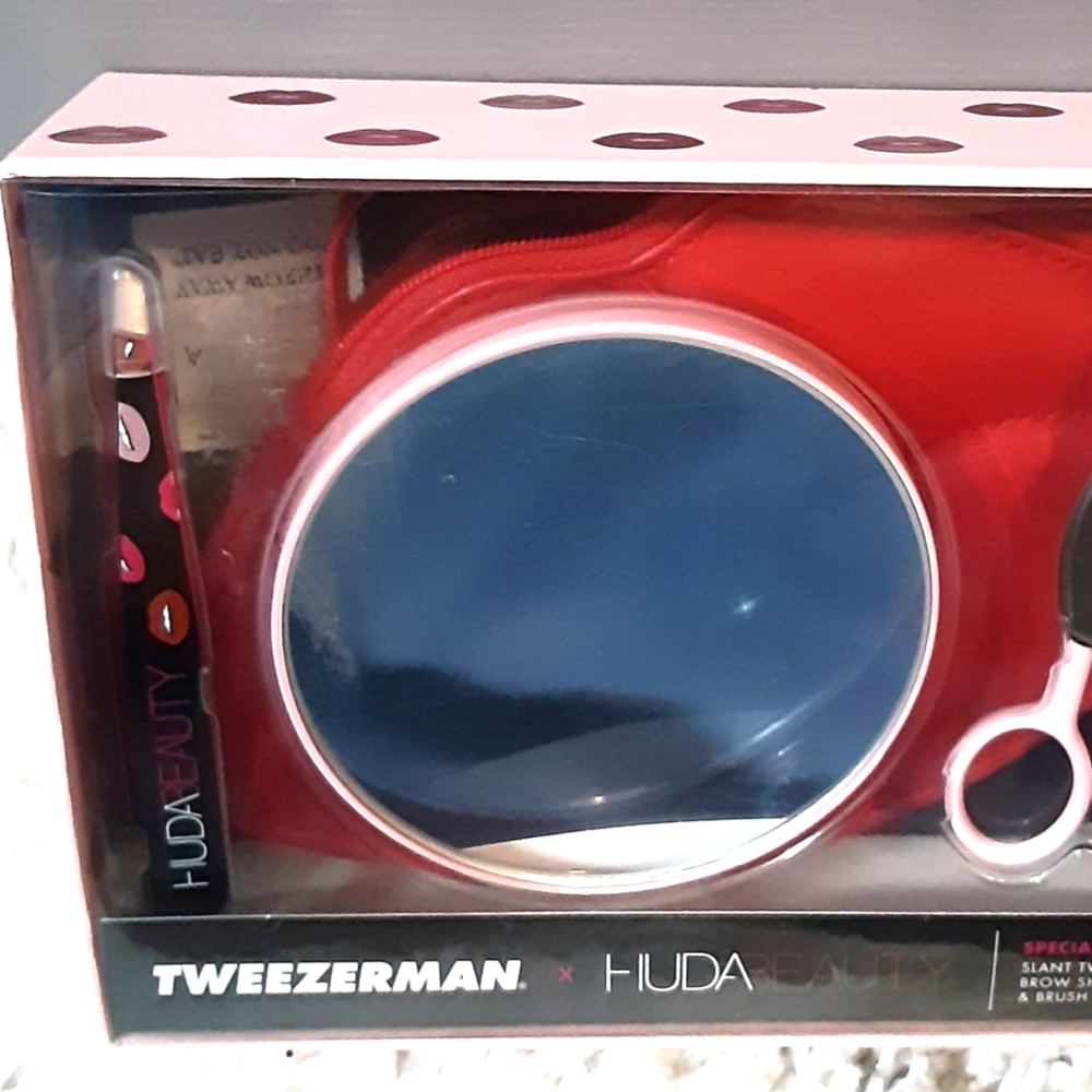 BRAND NEW! Tweezerman x Huda Beauty Special Edition Beauty Kit